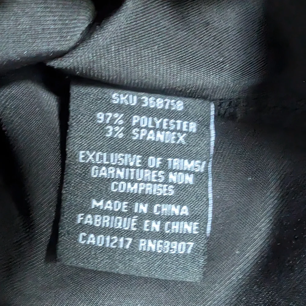 LAST CHANCE Le Chateau Black Velvet Top - Picture 9 of 11